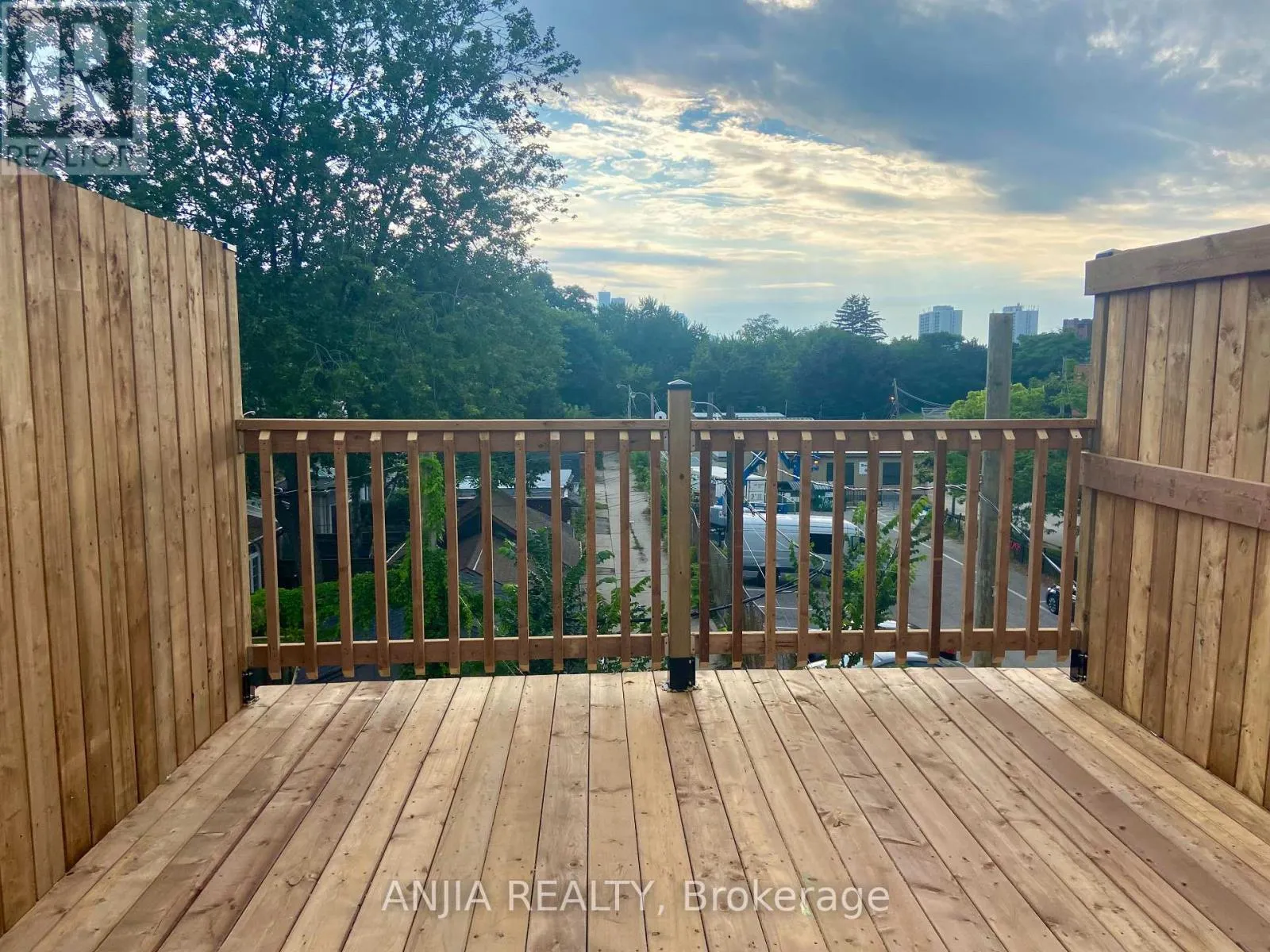 UPPER - 812 LOGAN AVENUE
