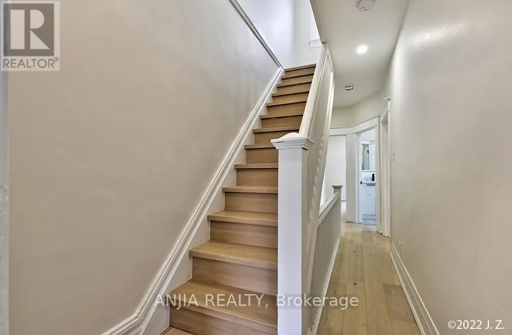 UPPER - 812 LOGAN AVENUE