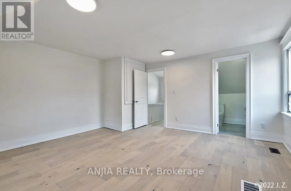 UPPER - 812 LOGAN AVENUE