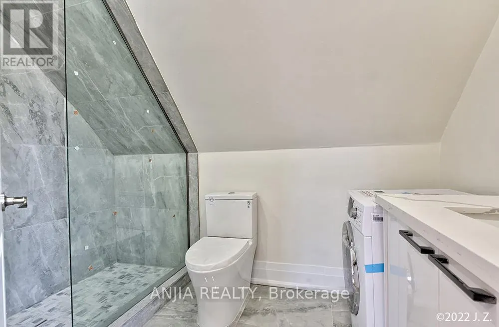 UPPER - 812 LOGAN AVENUE