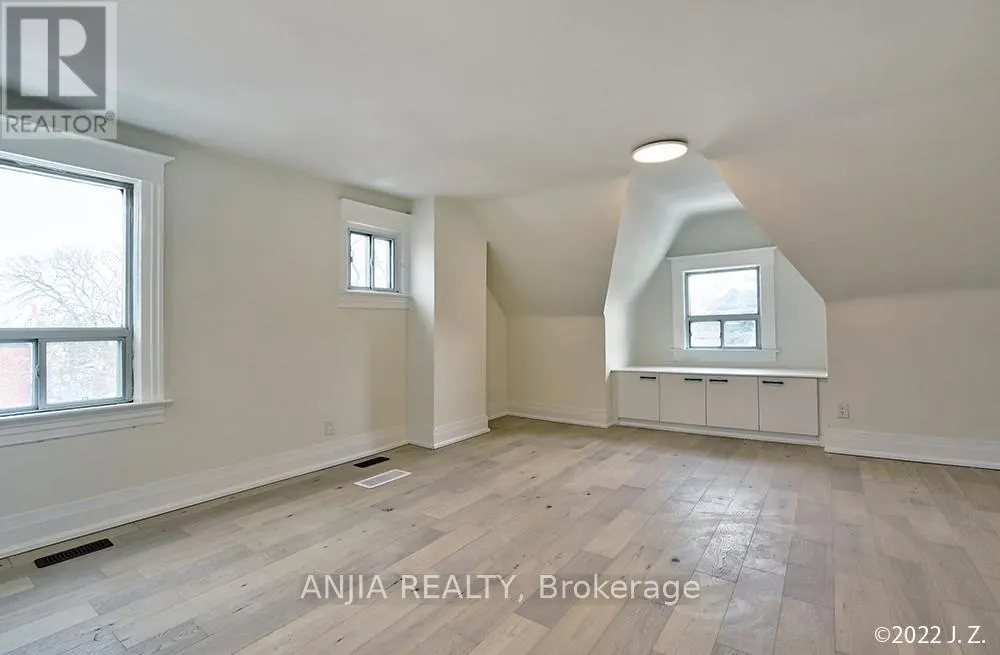 UPPER - 812 LOGAN AVENUE