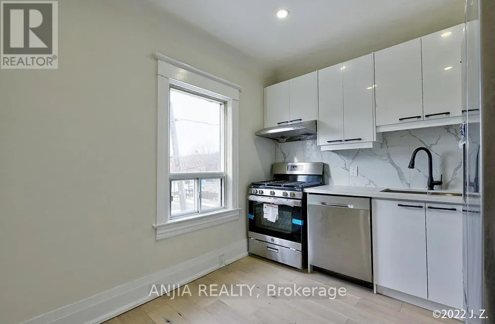 UPPER - 812 LOGAN AVENUE