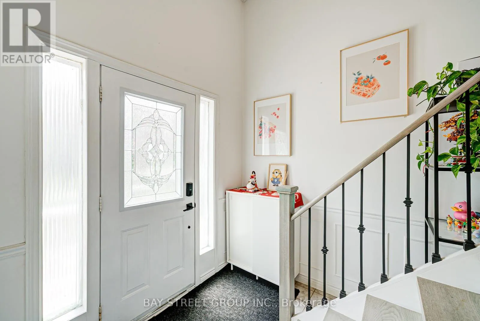 64 RAKEWOOD CRESCENT