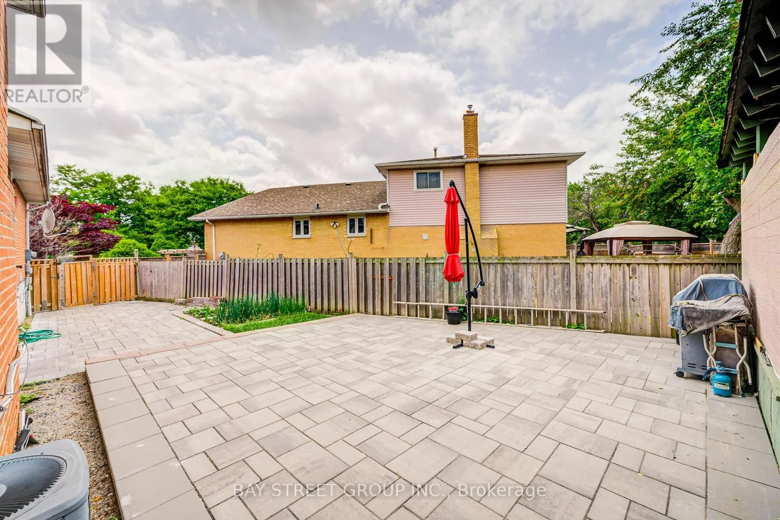 64 RAKEWOOD CRESCENT