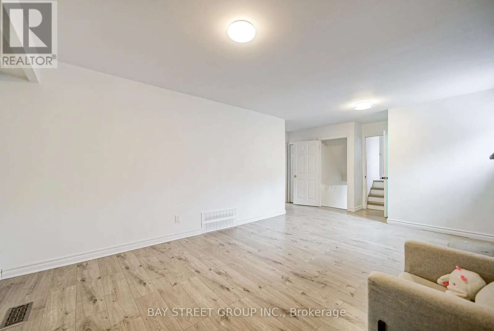 64 RAKEWOOD CRESCENT