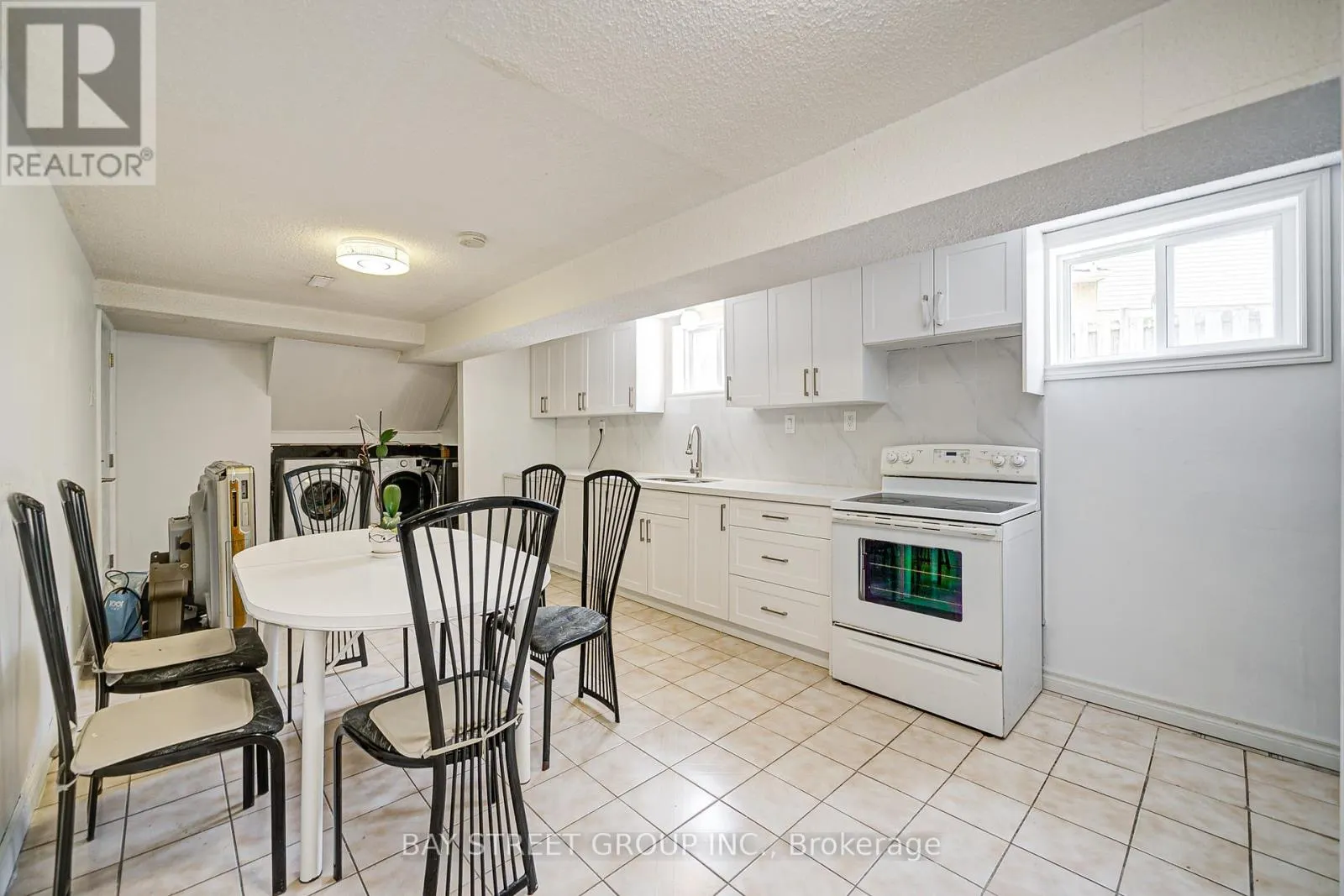 64 RAKEWOOD CRESCENT