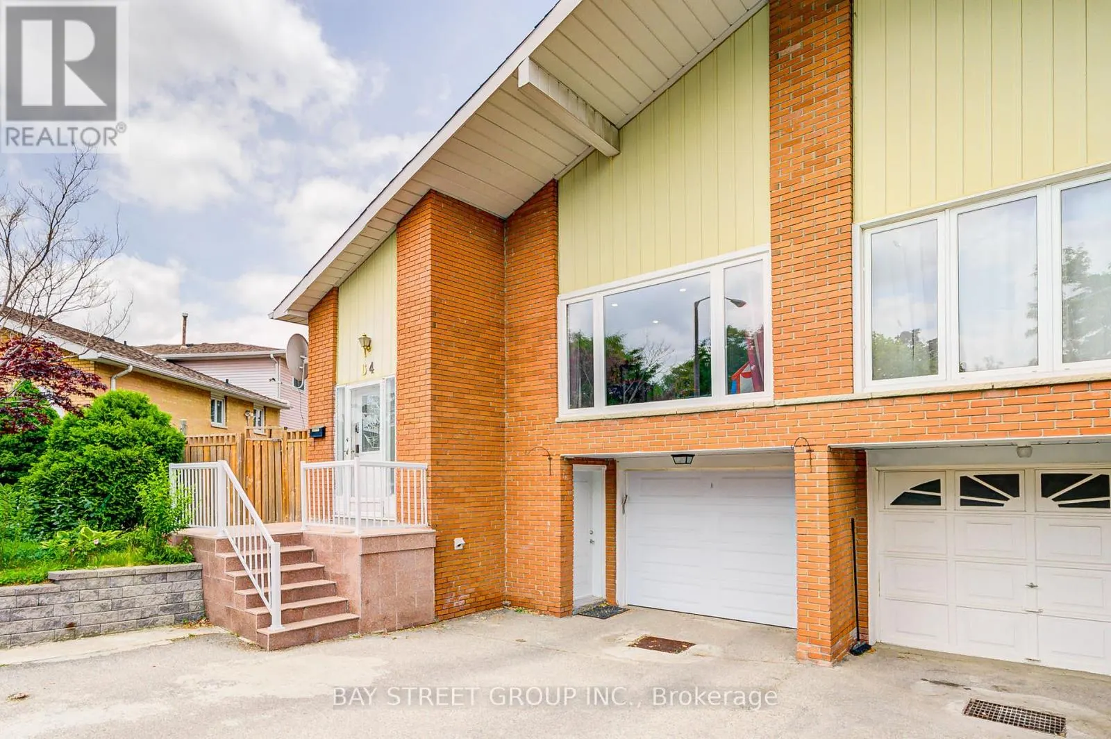 64 RAKEWOOD CRESCENT