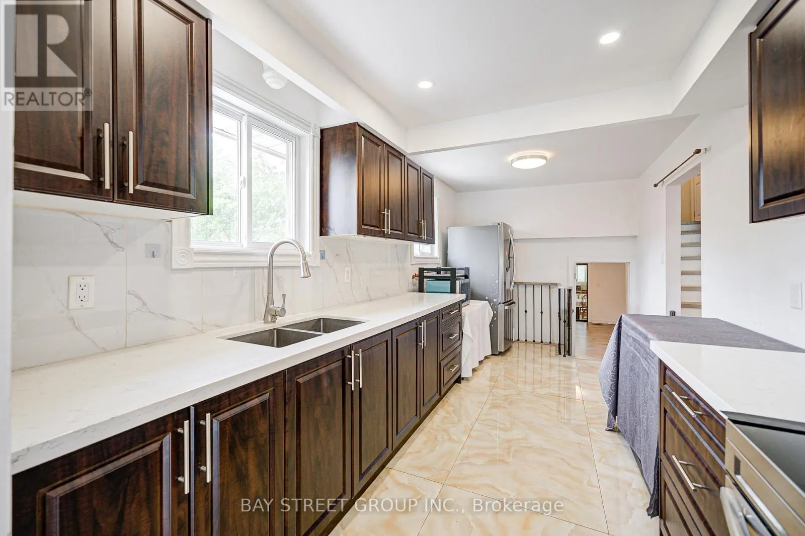 64 RAKEWOOD CRESCENT