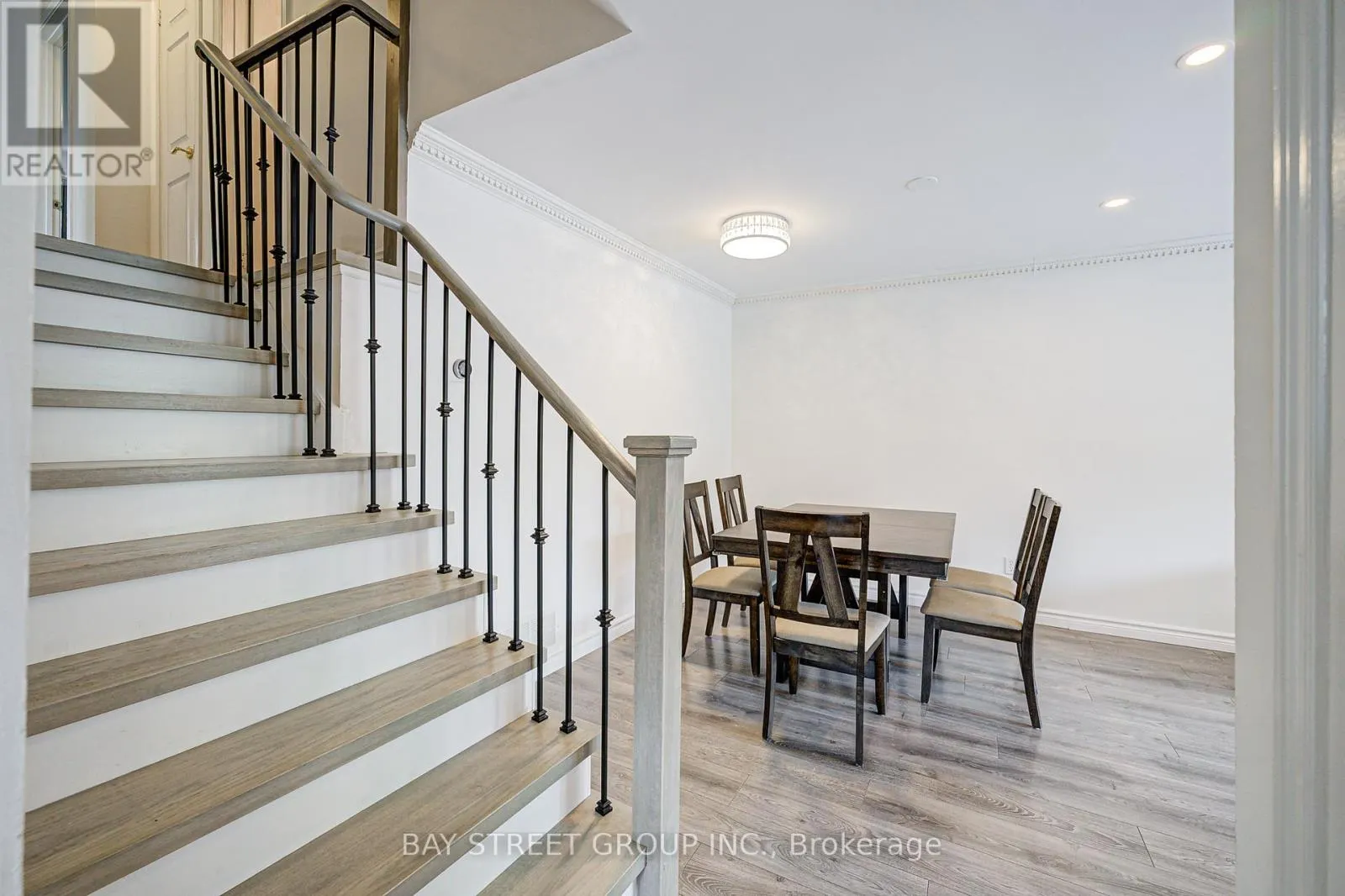 64 RAKEWOOD CRESCENT