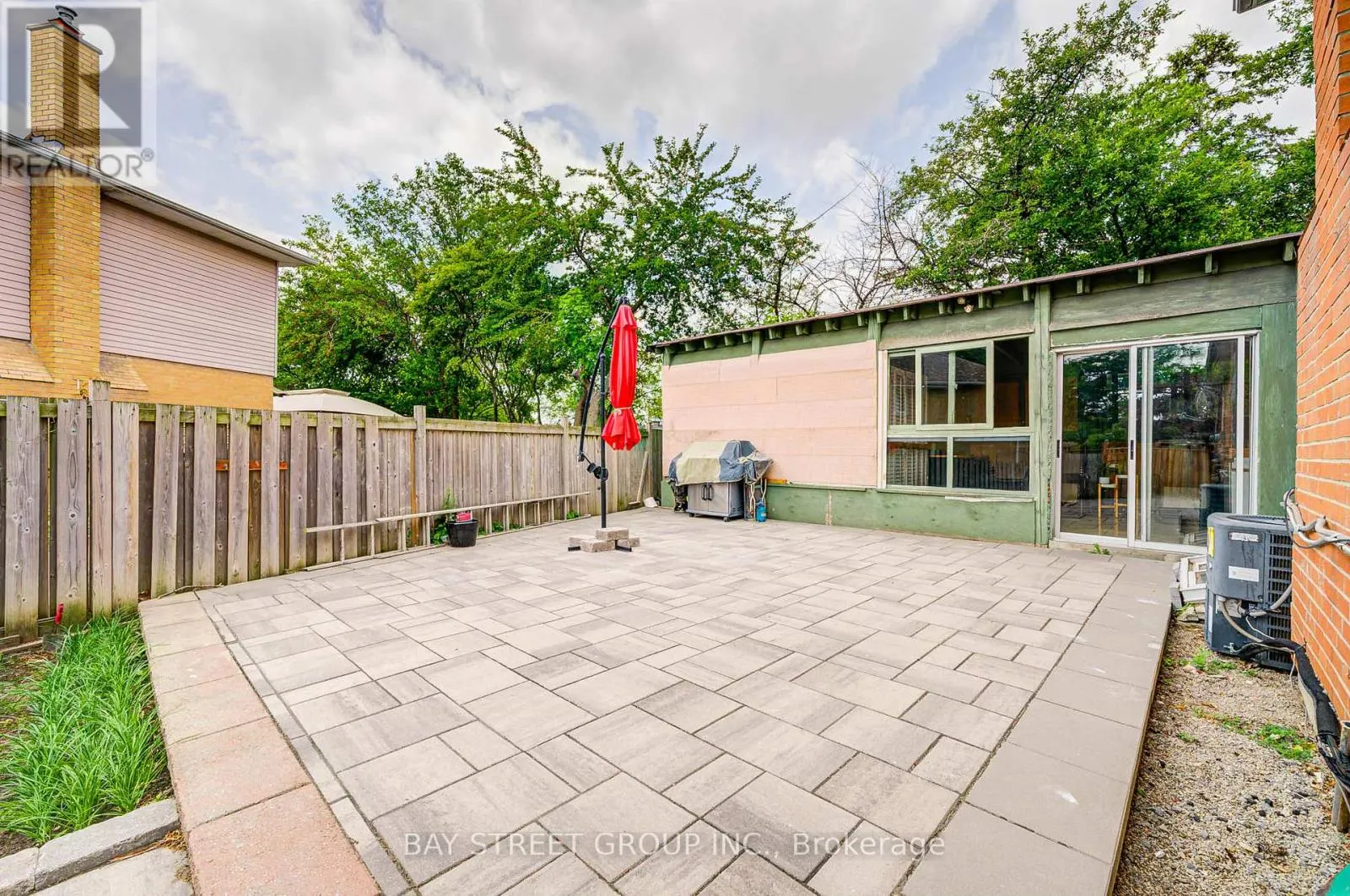 64 RAKEWOOD CRESCENT