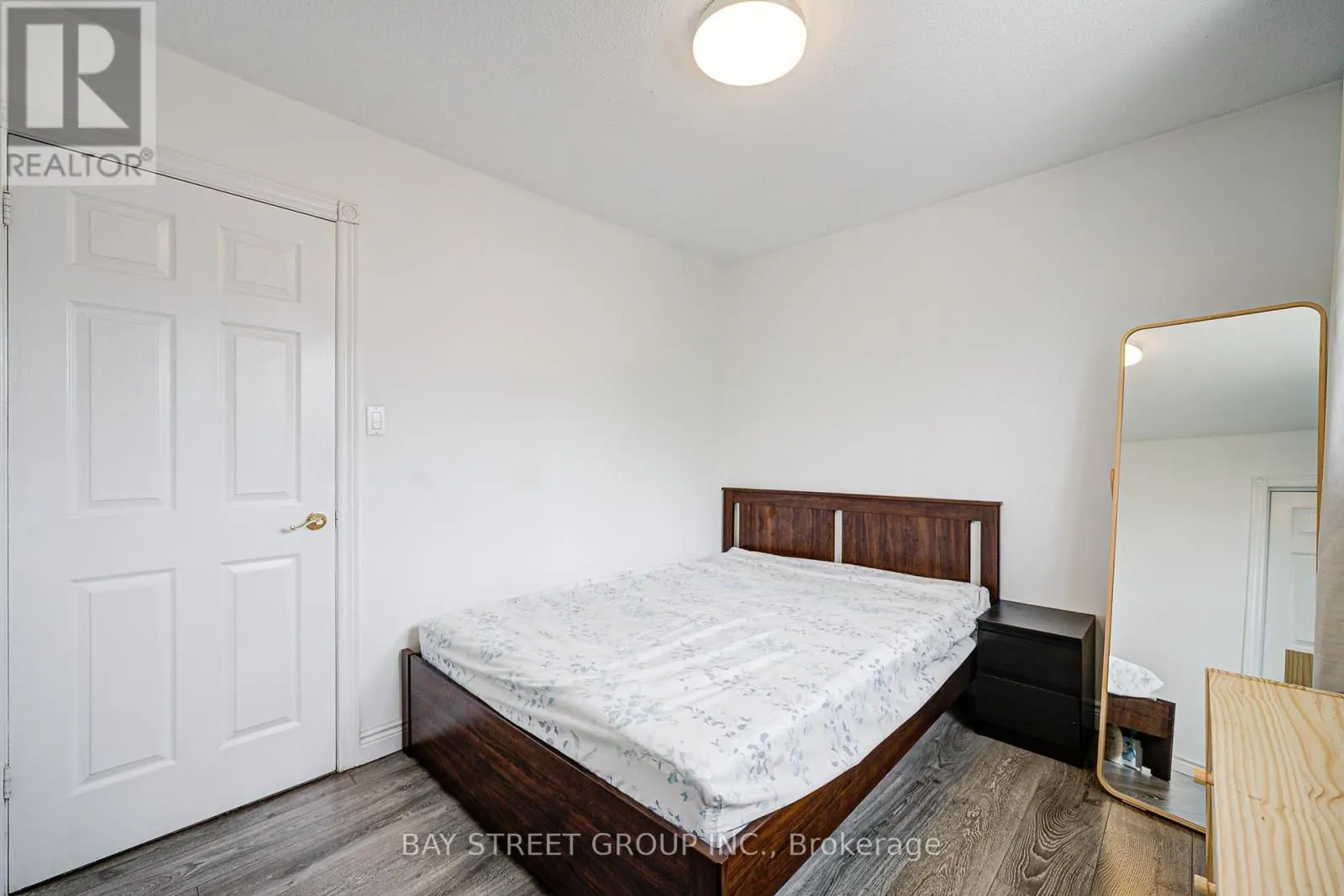 64 RAKEWOOD CRESCENT