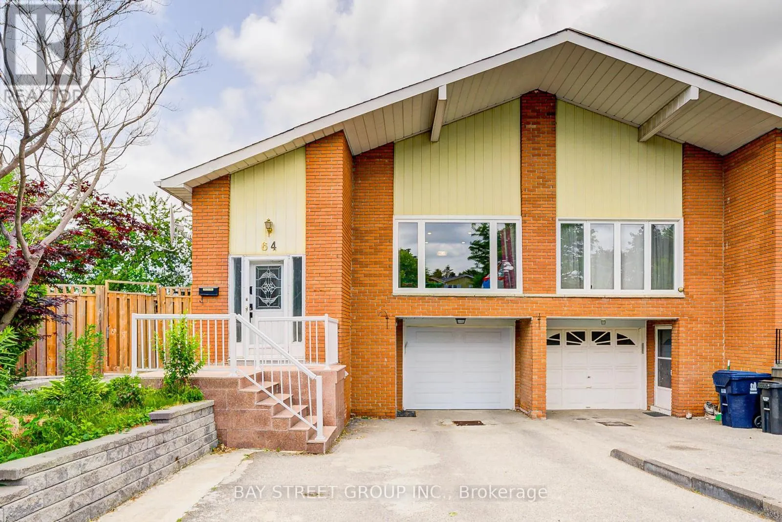 64 RAKEWOOD CRESCENT