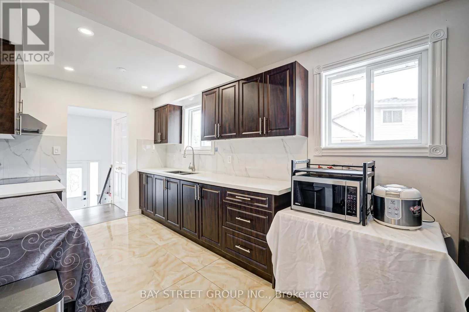 64 RAKEWOOD CRESCENT