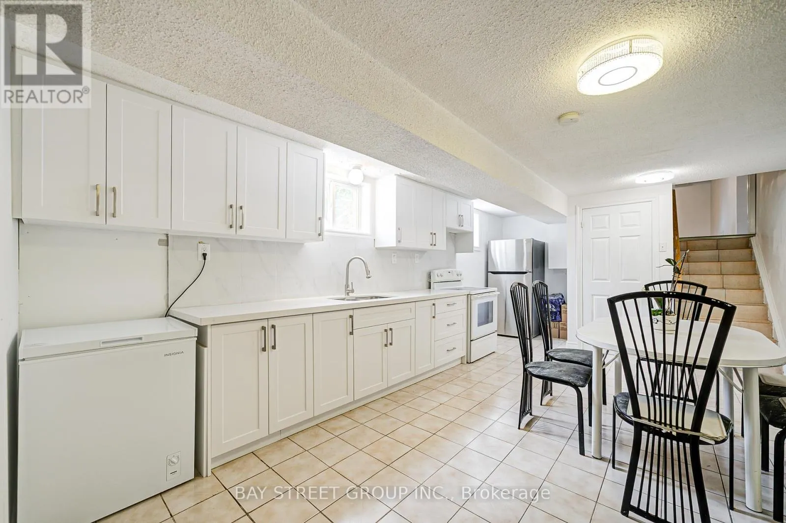 64 RAKEWOOD CRESCENT
