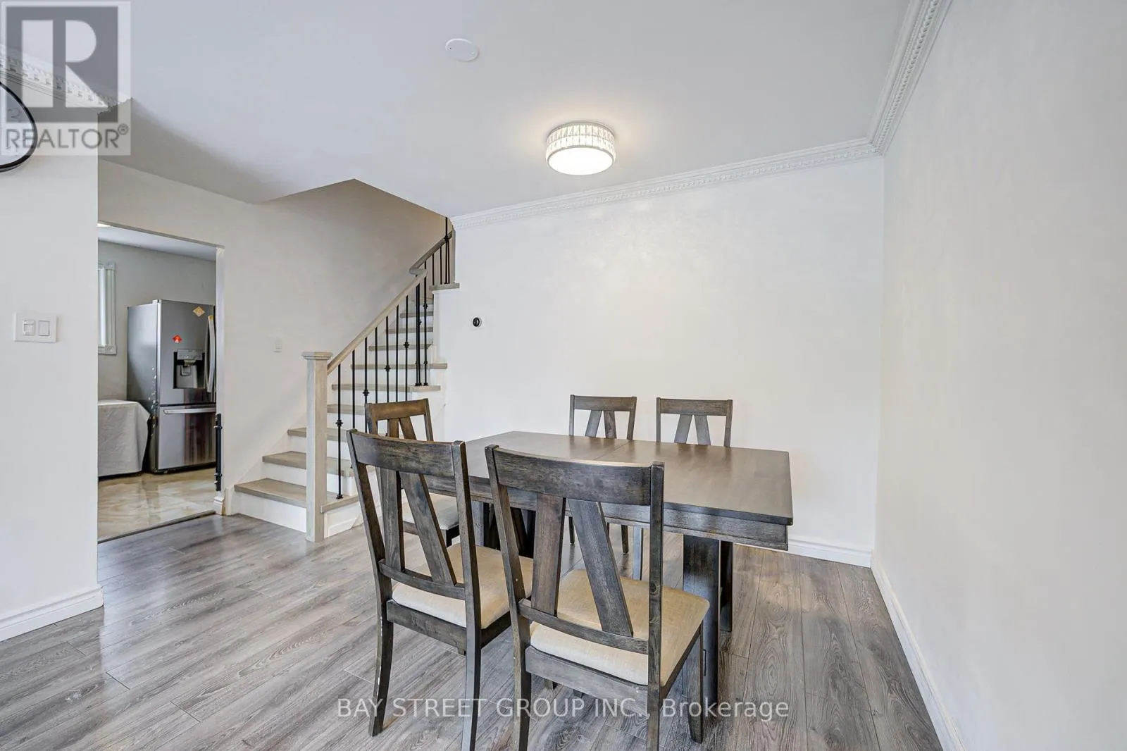 64 RAKEWOOD CRESCENT