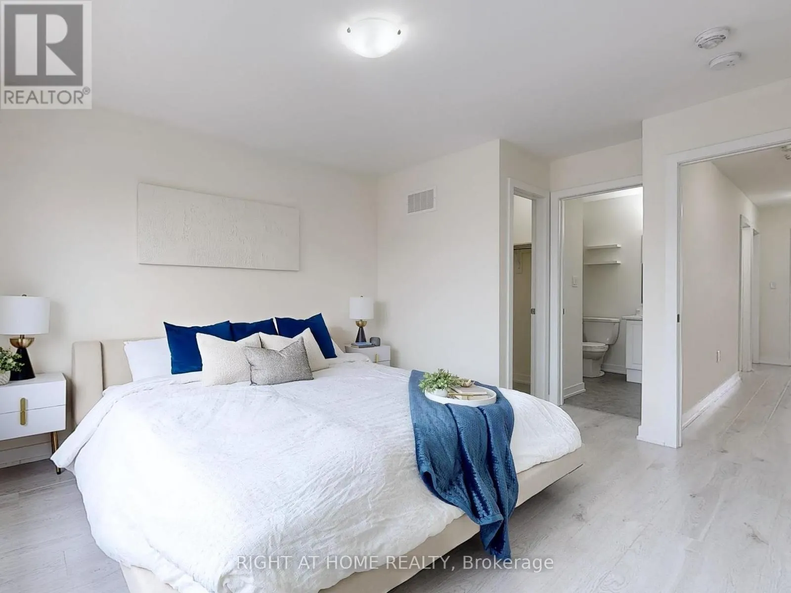 204 - 250 FINCH AVENUE