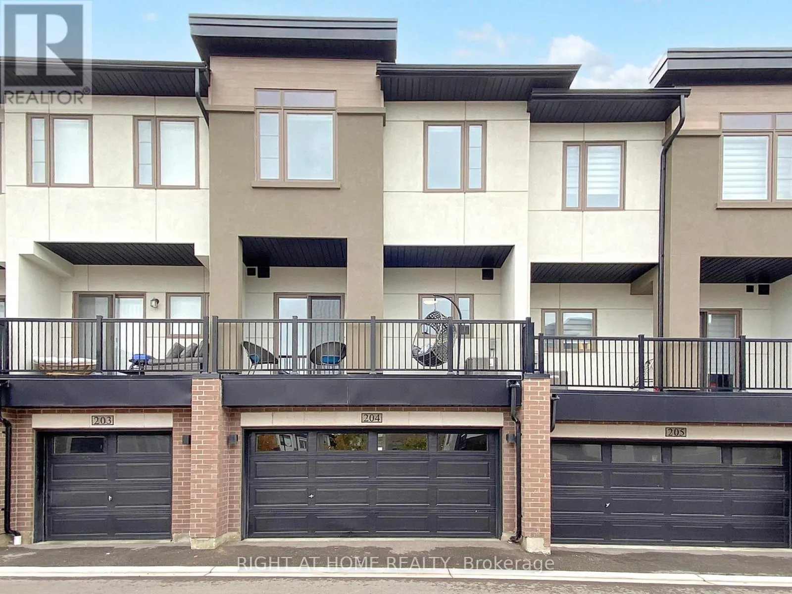 204 - 250 FINCH AVENUE