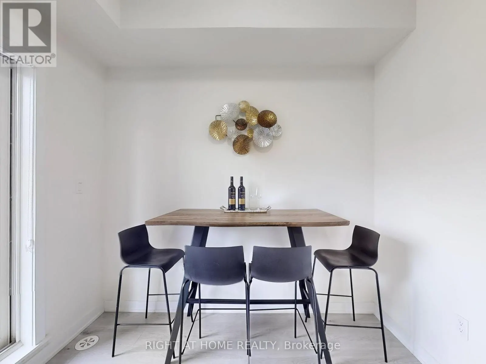 204 - 250 FINCH AVENUE