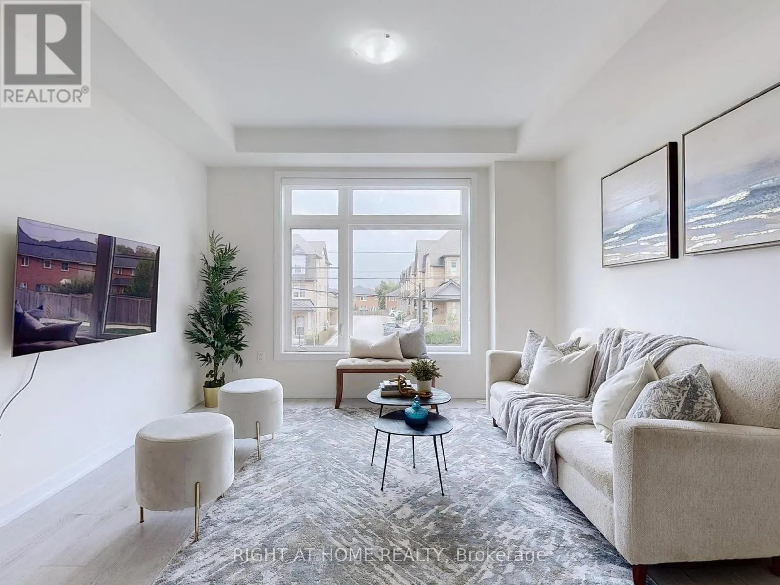204 - 250 FINCH AVENUE