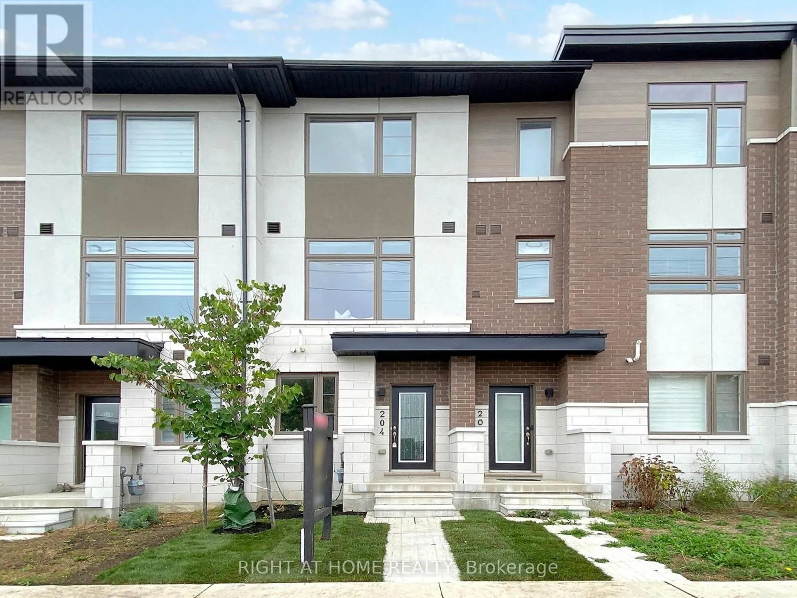 204 - 250 FINCH AVENUE