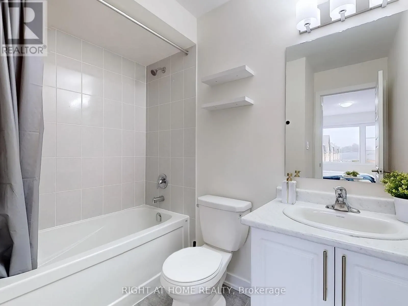 204 - 250 FINCH AVENUE