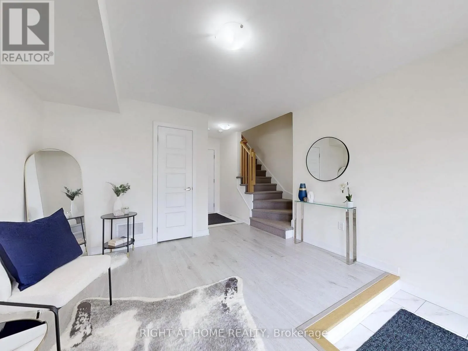 204 - 250 FINCH AVENUE