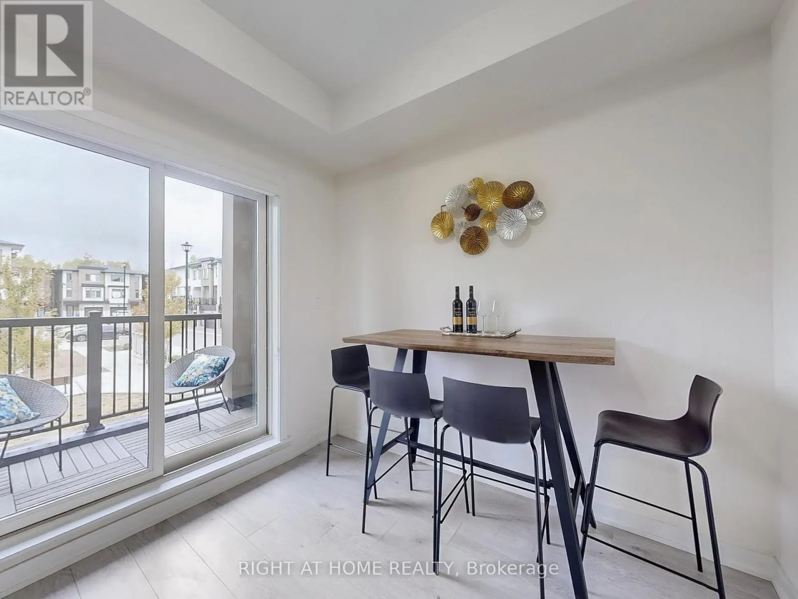 204 - 250 FINCH AVENUE