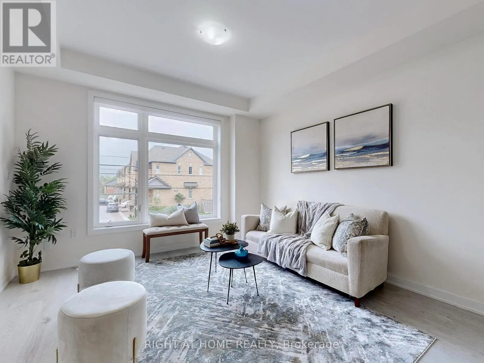 204 - 250 FINCH AVENUE