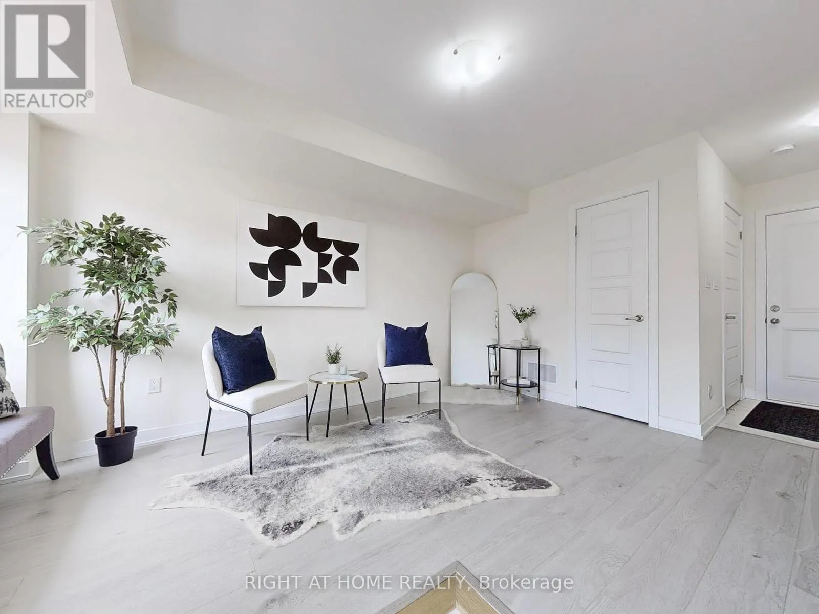 204 - 250 FINCH AVENUE