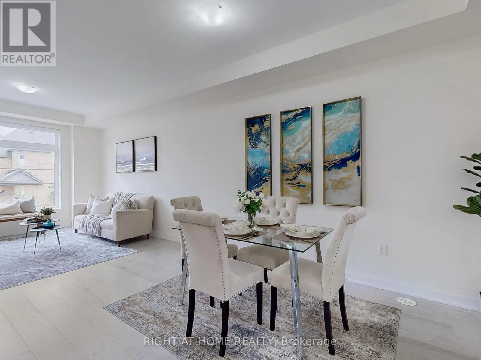 204 - 250 FINCH AVENUE