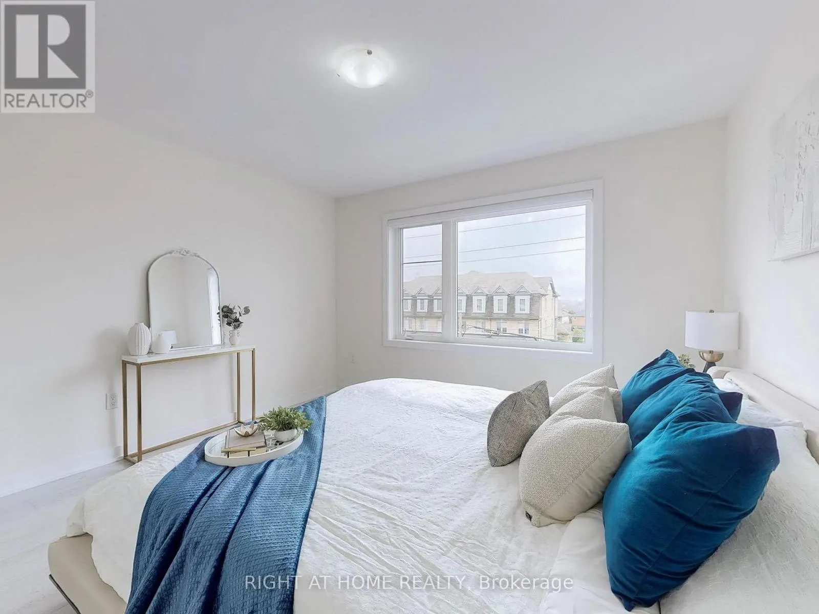 204 - 250 FINCH AVENUE