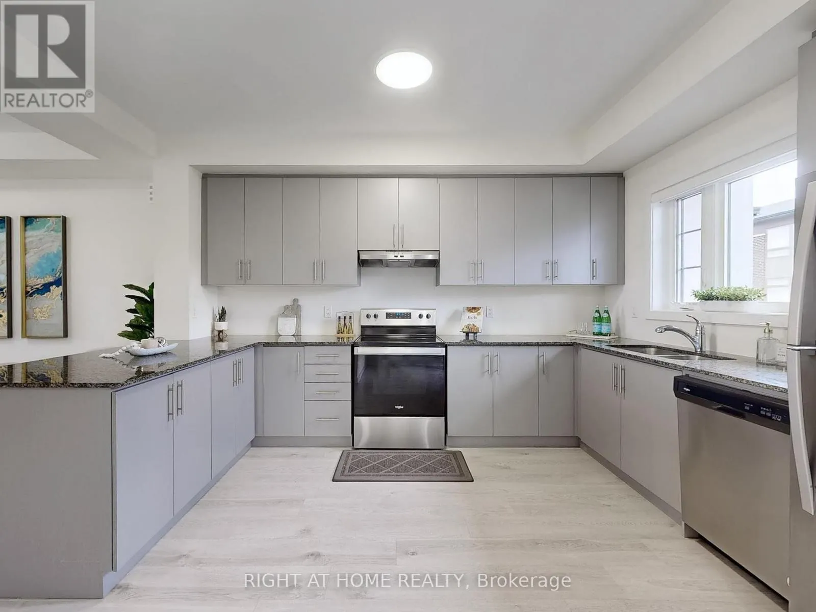 204 - 250 FINCH AVENUE