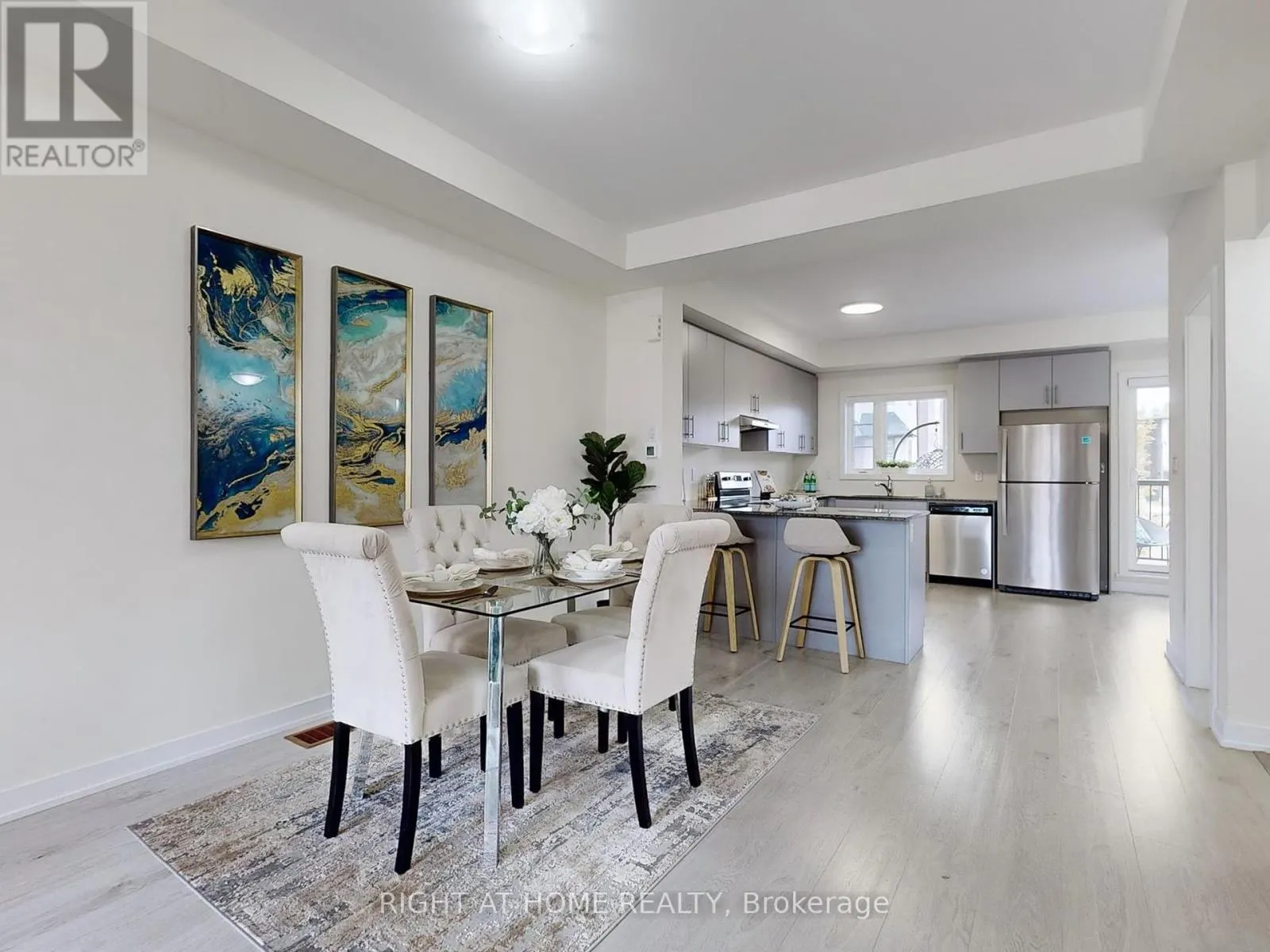 204 - 250 FINCH AVENUE