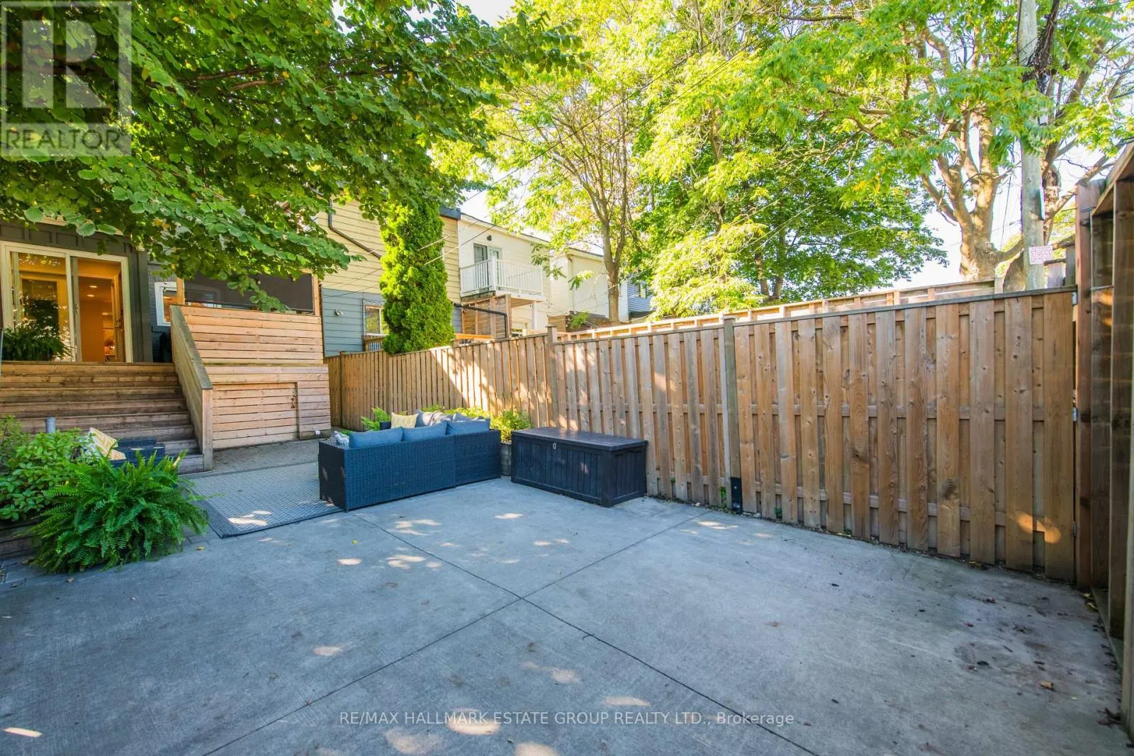 23 CAROLINE AVENUE