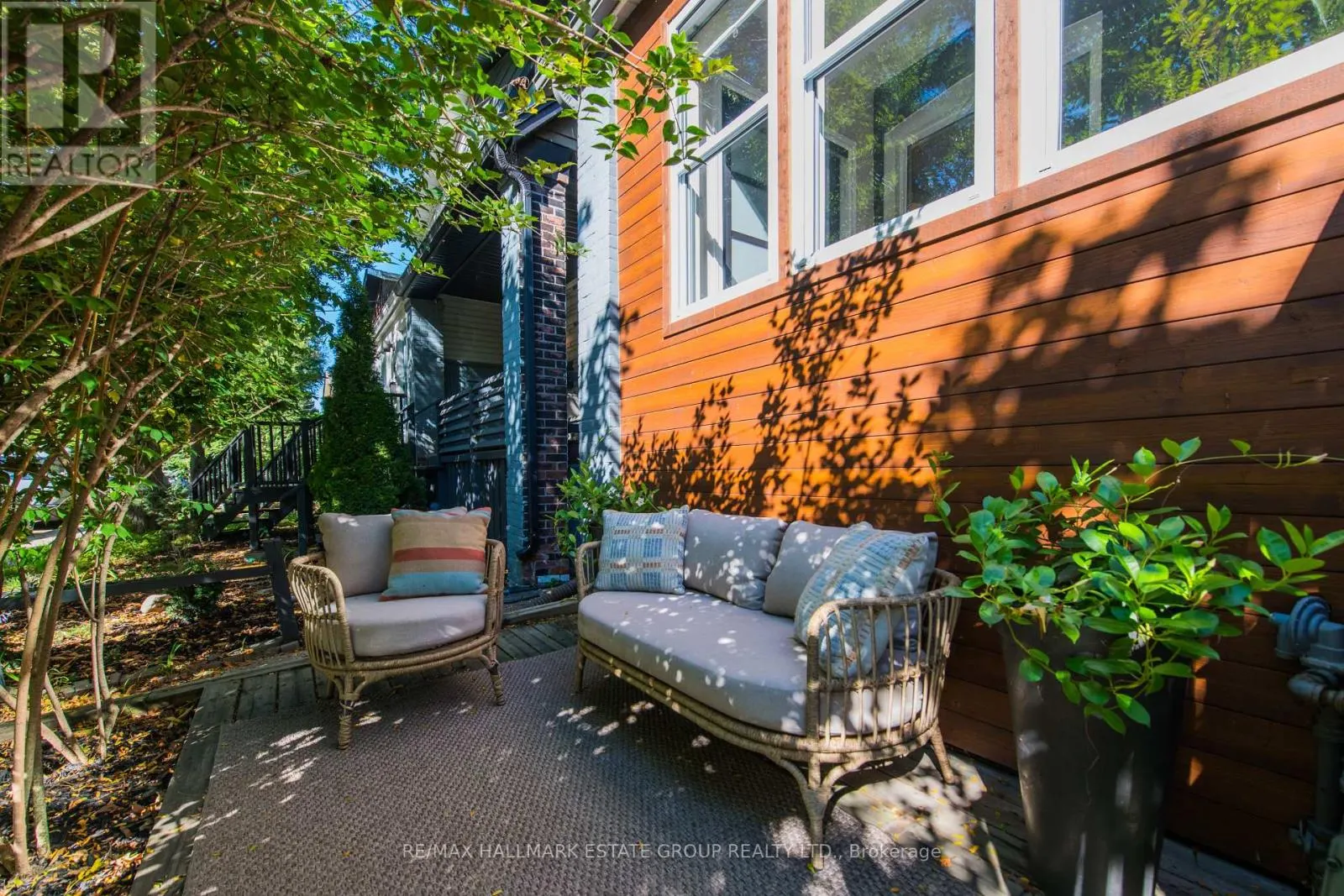 23 CAROLINE AVENUE