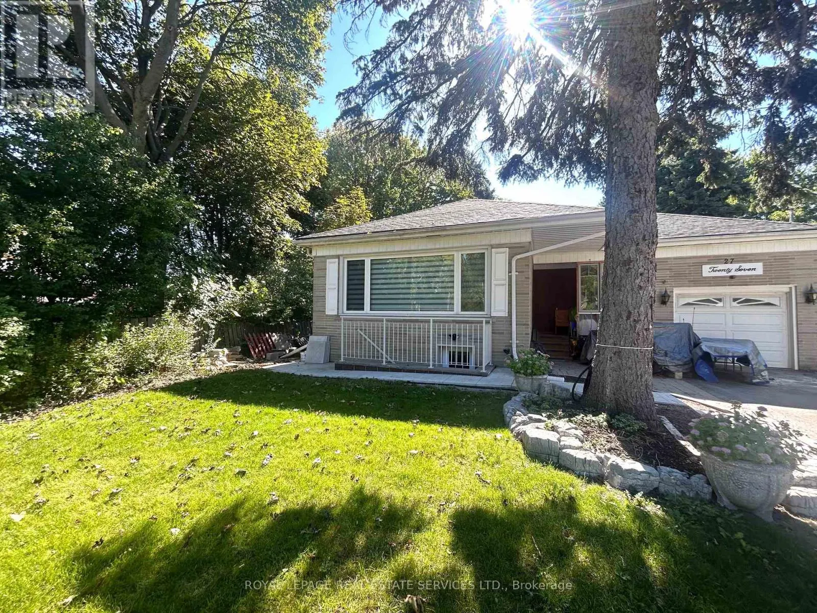 27 FRANCES CRESCENT