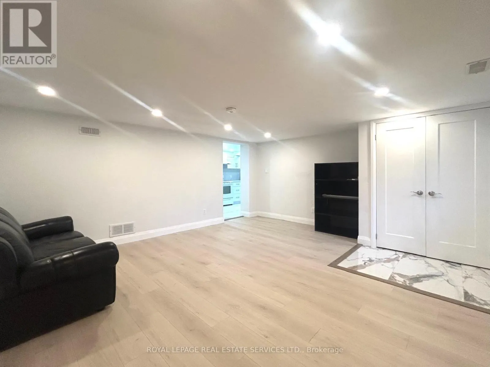 27 FRANCES CRESCENT