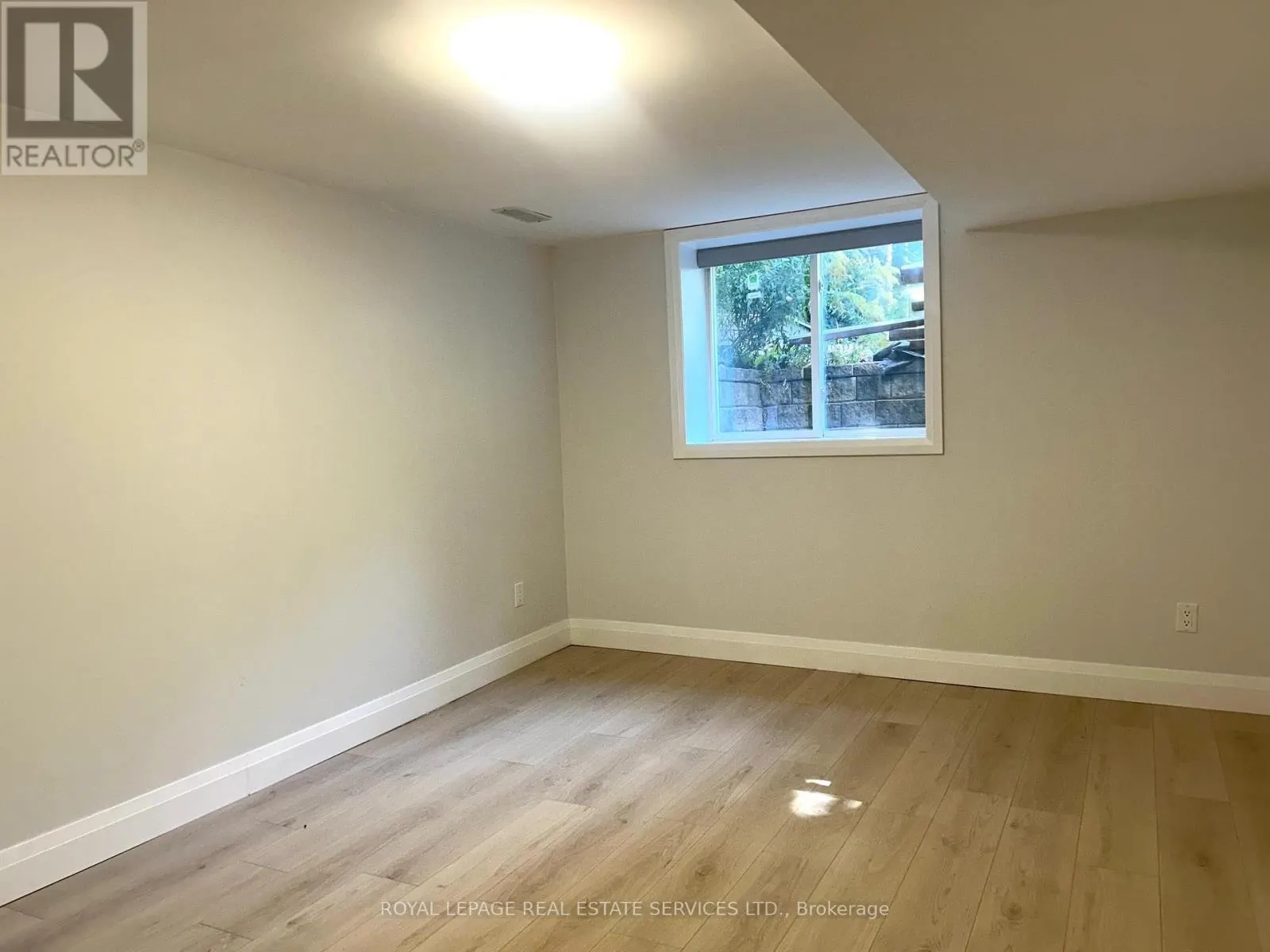 27 FRANCES CRESCENT