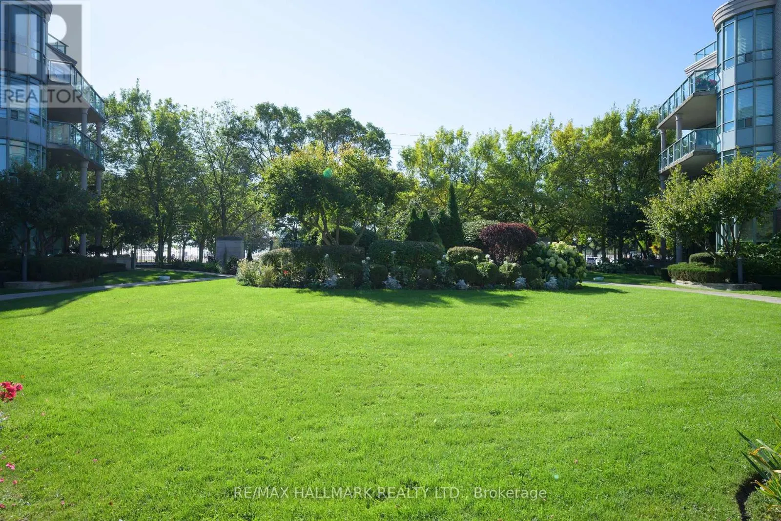 222 - 35 BOARDWALK DRIVE