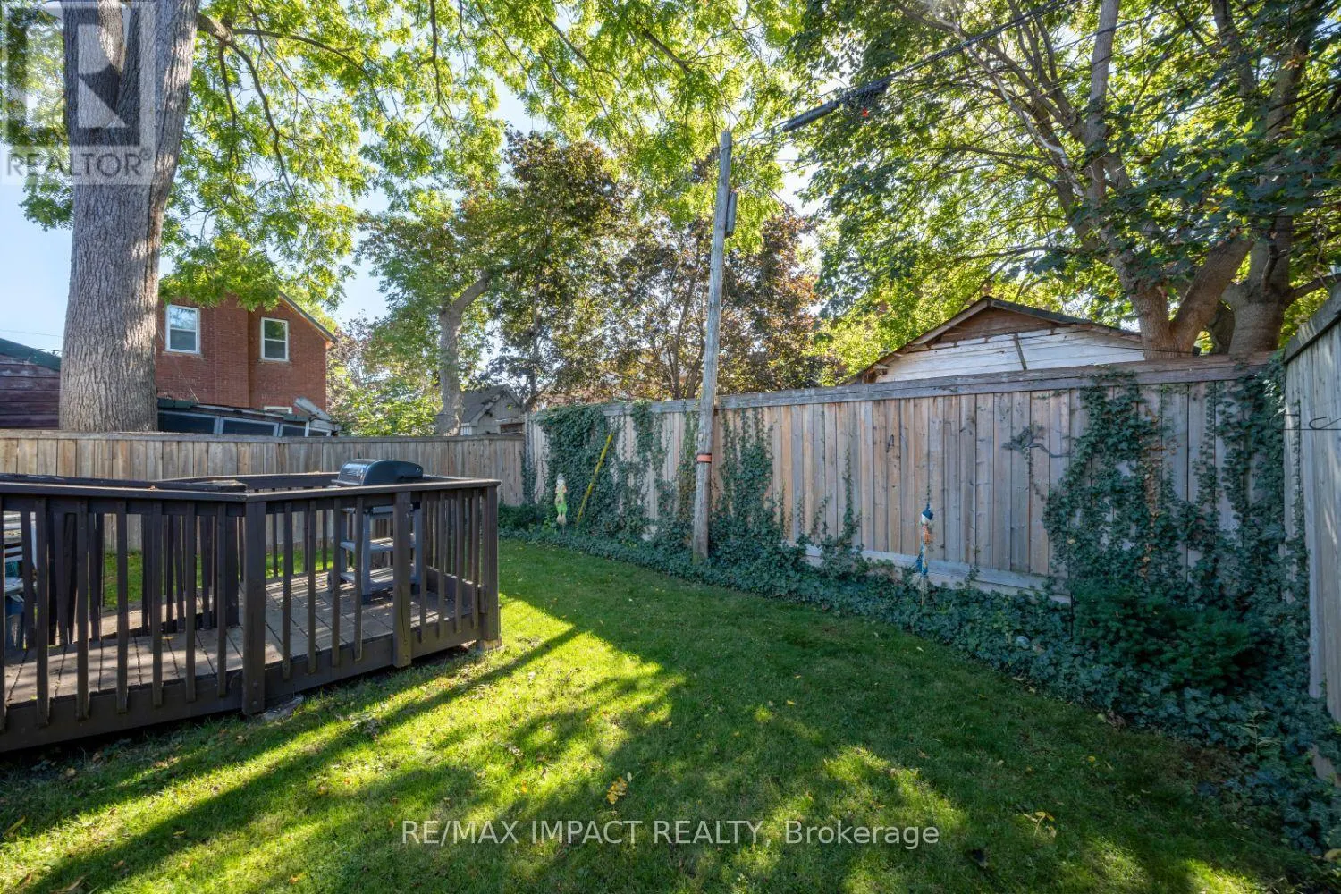 255 ARTHUR STREET E