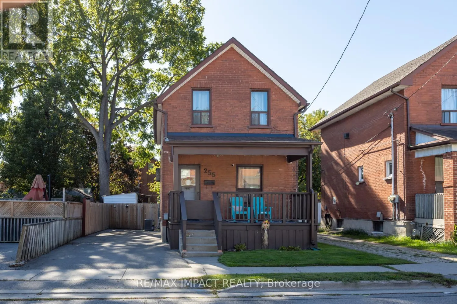 255 ARTHUR STREET E