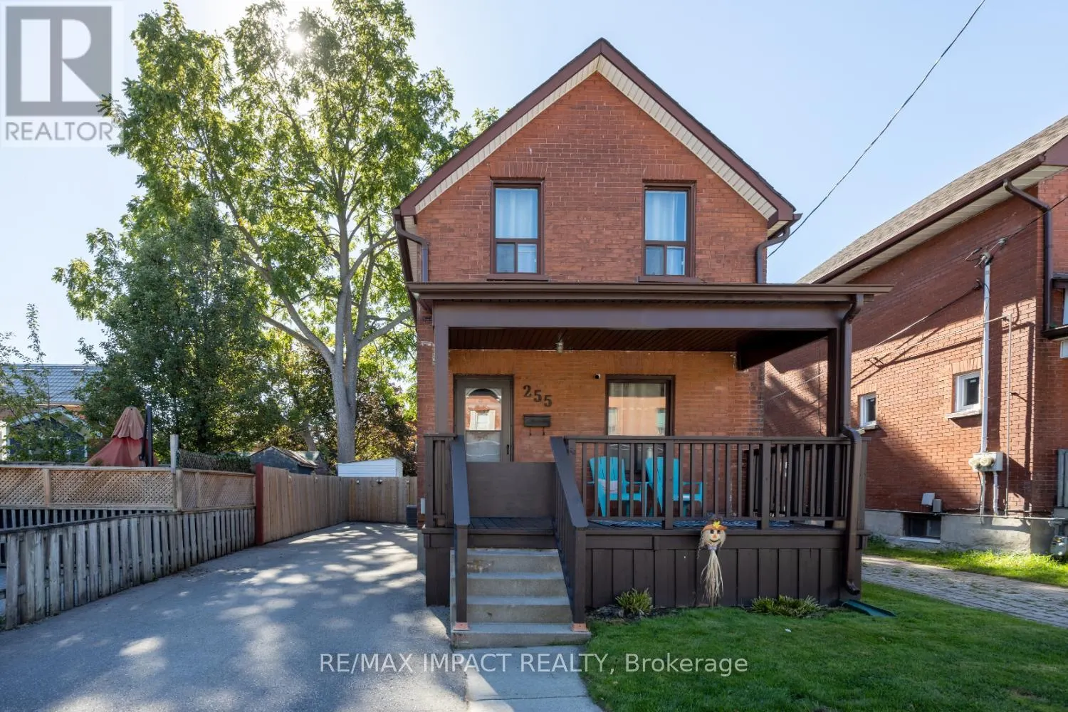 255 ARTHUR STREET E