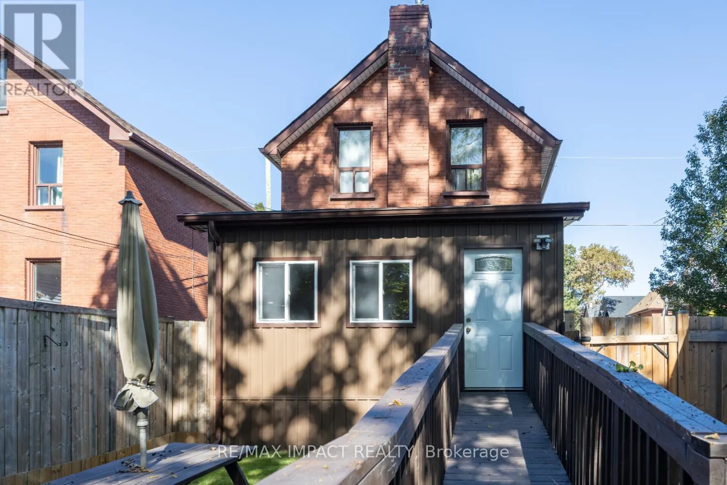 255 ARTHUR STREET E