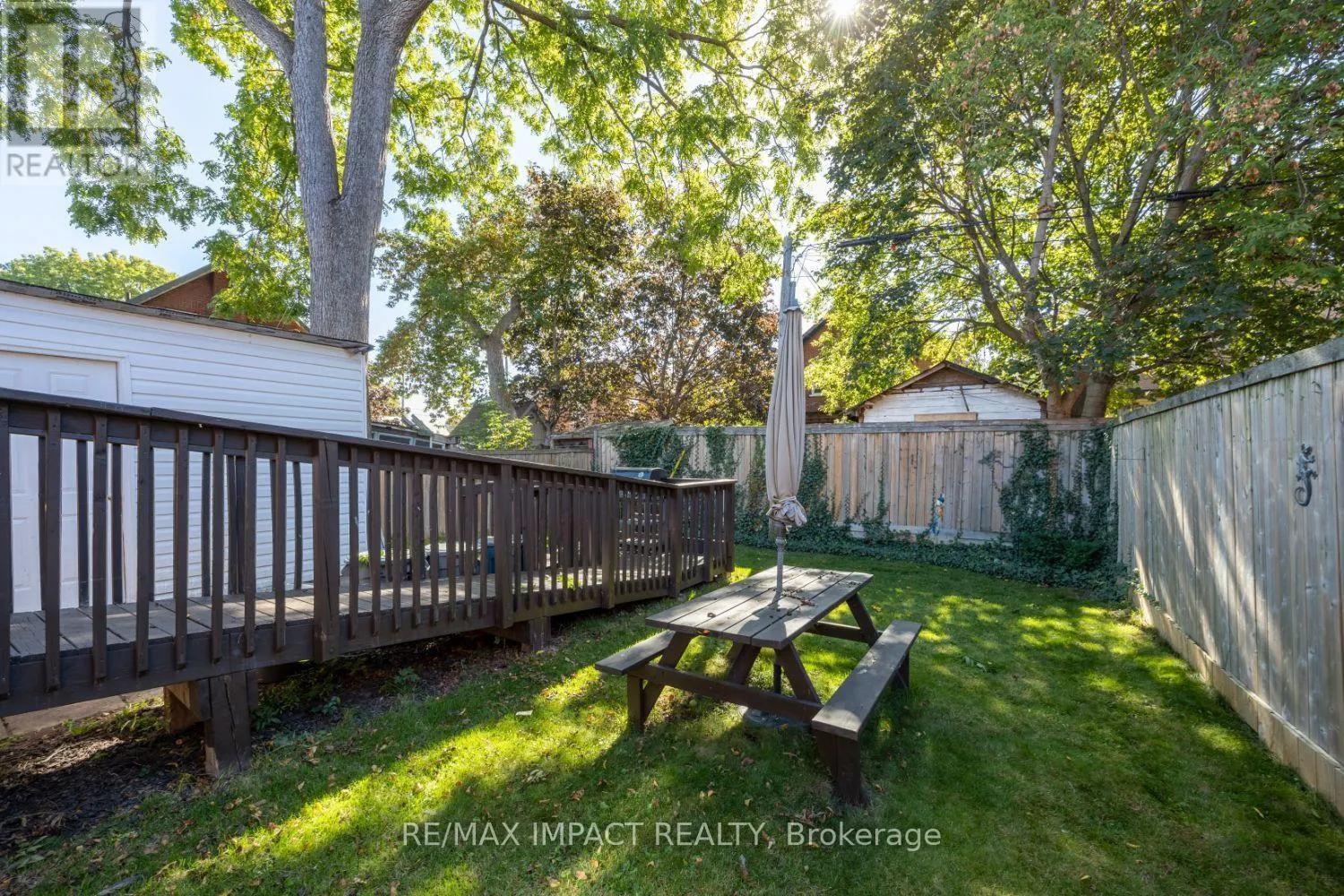 255 ARTHUR STREET E