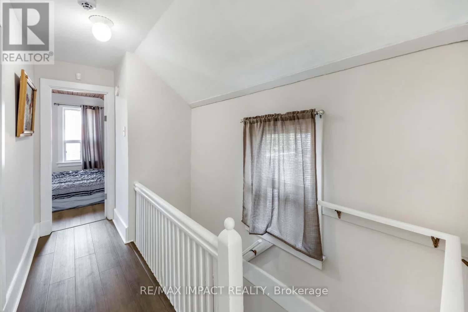 255 ARTHUR STREET E