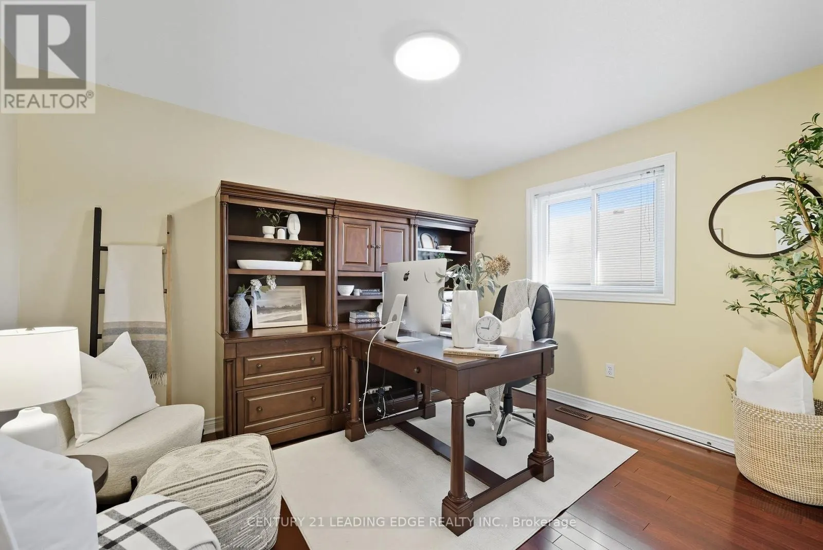 2308 ABBOTT CRESCENT