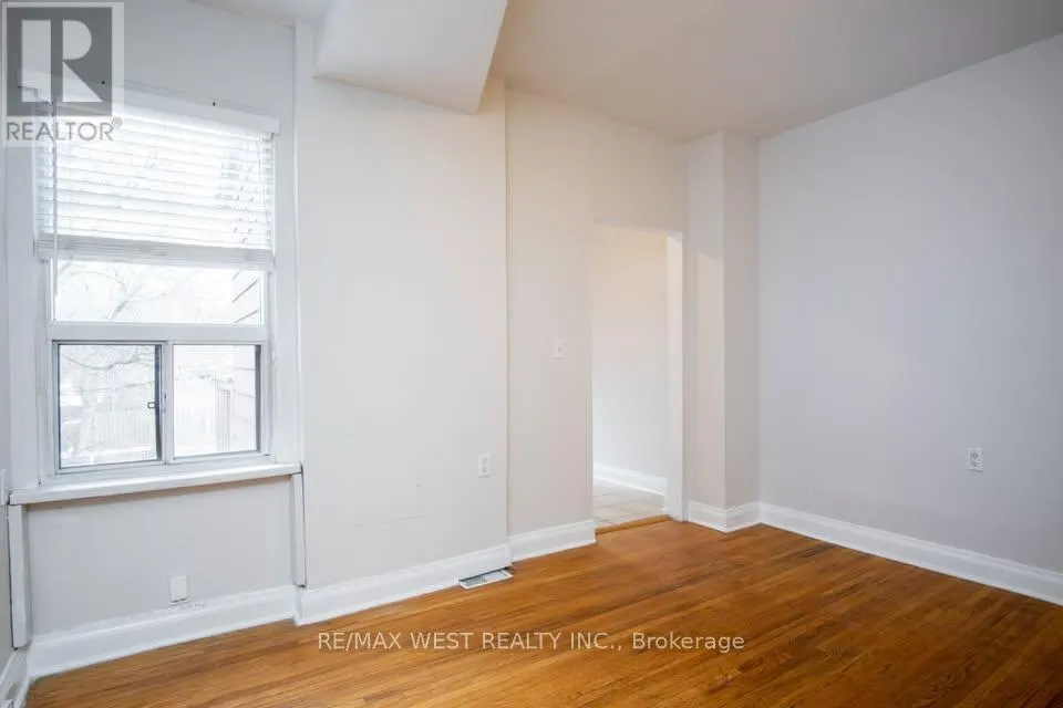 LOWER UNIT - 531 WOODBINE AVENUE