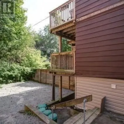 LOWER UNIT - 531 WOODBINE AVENUE