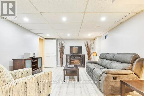 783 PEBBLE COURT