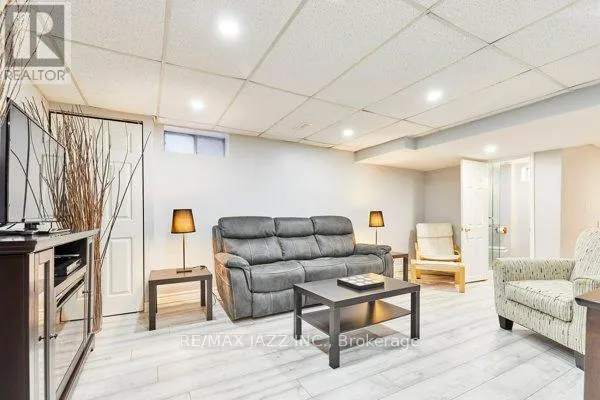 783 PEBBLE COURT